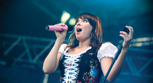 Pokka
"Pokkaa sul on ainakin..."
Avainsanat: Irina Lahtinen Himos Festival juhannus hittilava pokkaa sul on ainakin käsi mikkiteline kaunis pitsiröyhelö hämmästynyt esiintyä Pokka
"Pokkaa sul on ainakin..."
Avainsanat: Irina Lahtinen Himos Festival juhannus hittilava pokkaa sul on ainakin käsi mikkiteline kaunis pitsiröyhelö hämmästynyt esiintyä