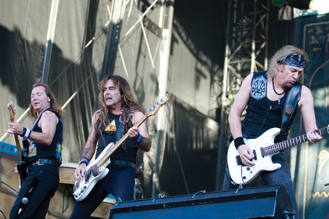 Eturivin hemmoja
Dave Murray, Steve Harris & Adrian Smith, Olympiastadion, Helsinki 2008.
Avainsanat: Iron Maiden heavy hevi Helsinki Olympiastadion Somewhere back in time Dave Murray Adrian Smith Steve Harris