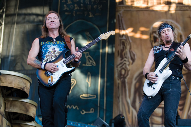 Dave Murray & Adrian Smith
Olympiastadion, Helsinki 2008.
Avainsanat: Iron Maiden heavy hevi Helsinki Olympiastadion Somewhere back in time Dave Murray Adrian Smith