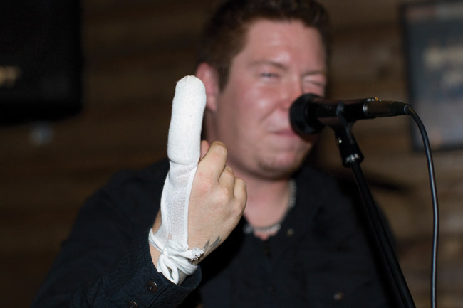 Joo, sormi on todella paketissa.
Jani Wickholmin etusormi, Kotka 09
Avainsanat: Jani Wickholm Idols Hovi Pub Kotka sormi paketissa murtunut