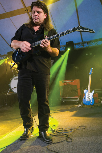 Jartse Tuominen
GTR-tour, Kouvola 2009.
Avainsanat: Jartse Tuominen Blues Kouvolan komia GTR-tour
