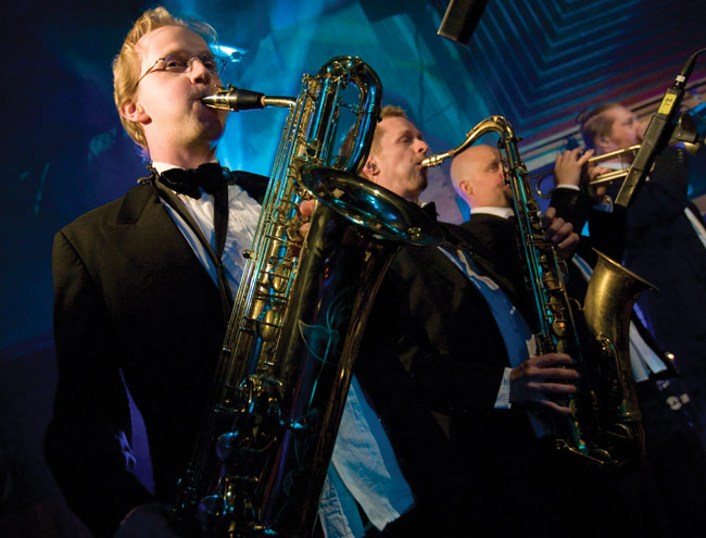 Posket pullollaan
Jean S., Amarillo, Kotka 09.
Avainsanat: Jean S. Kotka Amarillo puhaltajat torvi puku