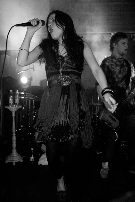 Vauhdissa
Jenni Vartiainen, Amarillo, Kotka 2008.
Avainsanat: Jenni Vartiainen Gimmel popstars Ihmisten edessä kaunis seksikäs Amarillo Kotka vauhdikas mustavalkoinen Vauhdissa
Jenni Vartiainen, Amarillo, Kotka 2008.
Avainsanat: Jenni Vartiainen Gimmel popstars Ihmisten edessä kaunis seksikäs Amarillo Kotka vauhdikas mustavalkoinen