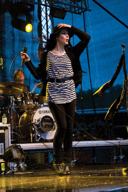 Jenni Vartianen 2010
Avainsanat: Jenni Vartiainen Kotka rockfestival sade kaunis seksikäs Jenni Vartianen 2010
Avainsanat: Jenni Vartiainen Kotka rockfestival sade kaunis seksikäs