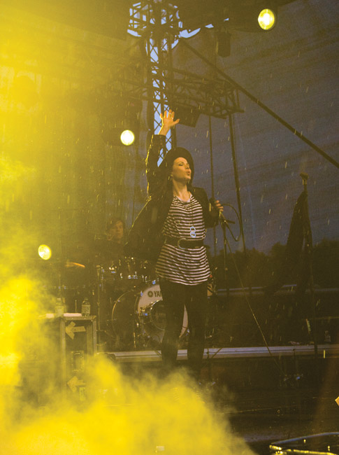 Keltaista savua
Avainsanat: Jenni Vartiainen Kotka rockfestival sade kaunis seksikäs Keltaista savua
Avainsanat: Jenni Vartiainen Kotka rockfestival sade kaunis seksikäs