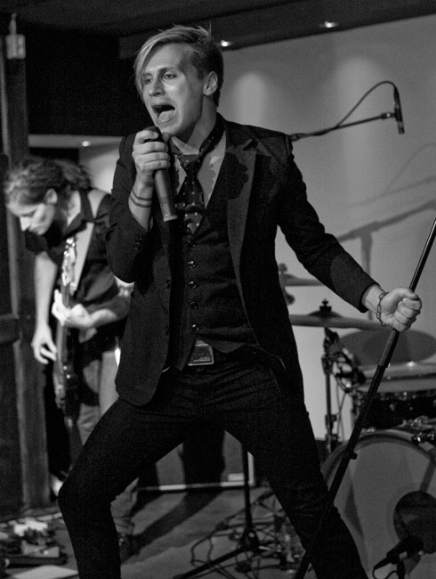 Parting like a rockstar
Jimi Constantin
Avainsanat: Jimi Constantin Yellari Kotka 