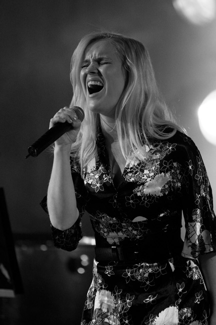 Jonna tulkitsee täysillä
Yleisessä saunassa, Konserttitalo, Kotka 2008.
Avainsanat: Yleisessä saunassa Juha Junnu Watt Vainio konserttitalo Kotka Jonna Kosonen Nylon Beat Jonna's Problem mv Jonna tulkitsee täysillä
Yleisessä saunassa, Konserttitalo, Kotka 2008.
Avainsanat: Yleisessä saunassa Juha Junnu Watt Vainio konserttitalo Kotka Jonna Kosonen Nylon Beat Jonna's Problem mv