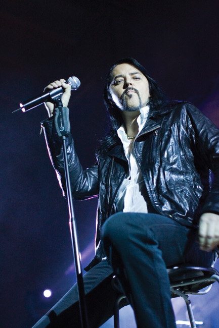 "Karheaa ja kaunista"
Juki Kunnostautui laulajana - jälleen kerran
Avainsanat: Yö Valtakunta konserttikiertue Juki Jukka Lewis basisti deadline karheaa ja kaunista