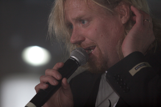 Jussi Hakulinen
Yön musiikillinen kivijalka Jussi oli mukana Kuolematon-kiertueella solistina.
Avainsanat: Jussi Hakulinen musiikillinen kivijalka solisti säveltäjä sanoittaja lauluntekijä biisinikkari Ducadam Merkki