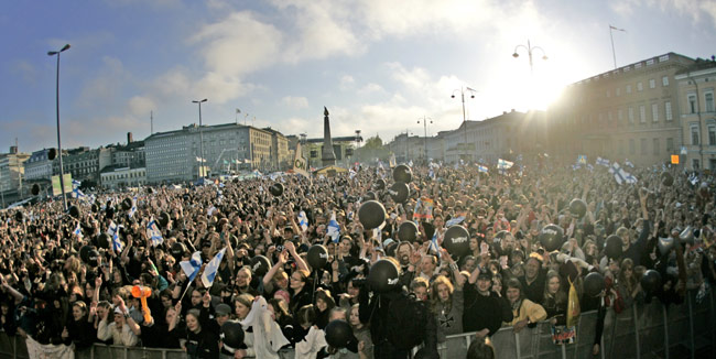 Karaoken maailmanennätys
"Hard Rock hallelujah!"
Avainsanat: karaoken maailmanennätys hevikaraoke hard rock hallelujah yleisö väki joukko kansa paljon ihmisiä monta useita suuri laulaa laulu ennätus