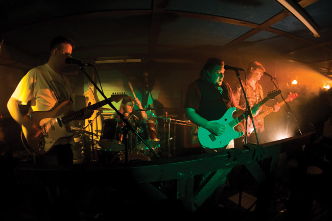 Oikeus voittaa taas
Kauppalan pojat, Sam's pub, Kotka 2009.
Avainsanat: Kauppalan pojat cover hassisen kone Sams sam's pub Kotka