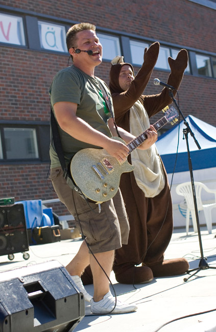 Hauskaa kivaa mukavaa
Kengurumeinki pitää kengurumeininkiä
Avainsanat: Kengurumeininki lasten meripäivät Kotka Pekkasen koulu Pekka Malkki Klaus Tuominen hauskaa kivaa mukavaa