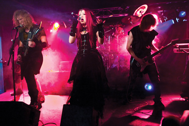 Mustan Valtikan Aika
Kivimetsän Druidi pistää parastaan, Kouvola 2007.
Avainsanat: Kivimetsän Druidi folkmetalli keskiaika fantasia rooliasut Rytmikatti Kouvola Joni Koskinen Antti Rinkinen Jenni Onishko kitaristit Mustan Valtikan Aika
Kivimetsän Druidi pistää parastaan, Kouvola 2007.
Avainsanat: Kivimetsän Druidi folkmetalli keskiaika fantasia rooliasut Rytmikatti Kouvola Joni Koskinen Antti Rinkinen Jenni Onishko kitaristit
