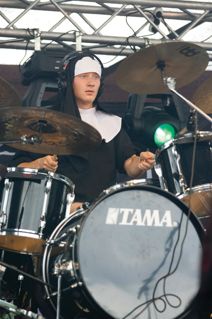 Nunna?
Avainsanat: Kivimetsän Druidi folkmetalli keskiaika fantasia rooliasut Koria-Roll Elimäki 2007 festivaali Tama nunna Atte Marttinen Nunna?
Avainsanat: Kivimetsän Druidi folkmetalli keskiaika fantasia rooliasut Koria-Roll Elimäki 2007 festivaali Tama nunna Atte Marttinen