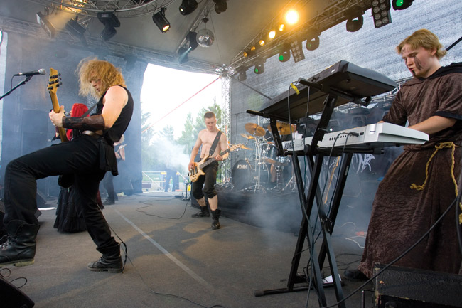 On stage
Koria-Rollin lavalla, Elimäki 2007.
Avainsanat: Kivimetsän Druidi folkmetalli keskiaika fantasia rooliasut koskettimet kosketinsoittaja munkki Antti Koskinen