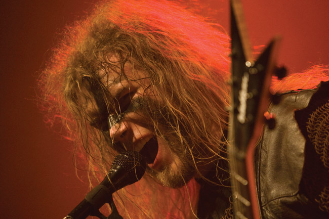 Growling
Joni 2008
Avainsanat: Kivimetsän Druidi Kouvola jäähalli Joni oranssi hevi