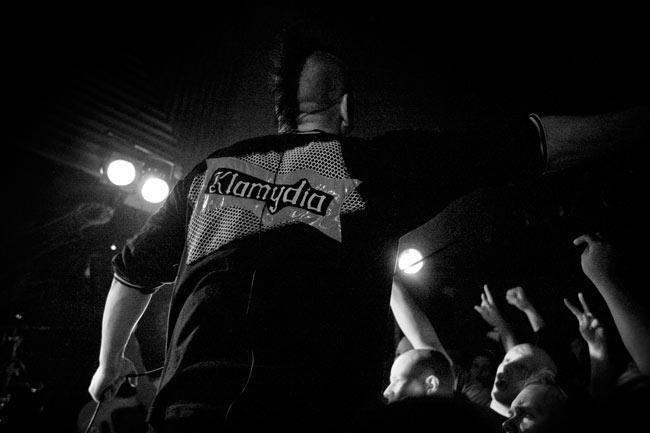 Klamydia leviää
Vaikka tunnus on kun kortsupaketin kyljestä
Avainsanat: Klamydia Vesku Jokinen Amarillo Kotka selkä teksti nimi kondomipaketti