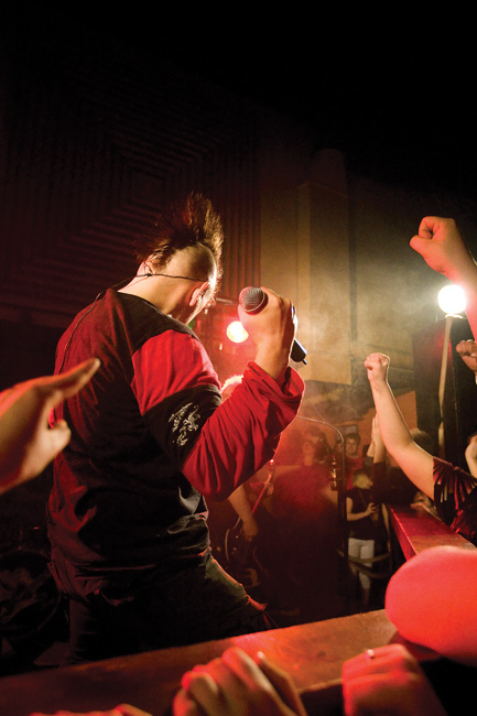Kädet
Amarillo, Kotka 2008.
Avainsanat: Klamydia punk rock vaasalainen Vesa Vesku Jokinen Amarillo Kotka Nina Autio mohikaani 