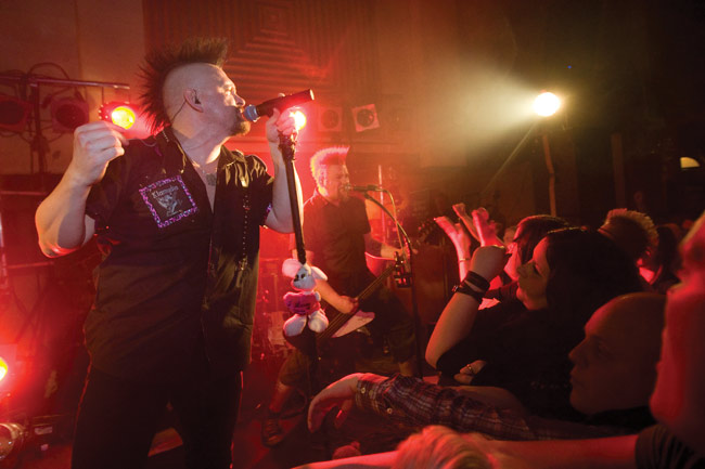 Klamydiaa Amarillossa
Kotka 2011
Avainsanat: Klamydia Vesa Vesku Jokinen Amarillo Kotka Sami Kohtamäki yleisö eturivi