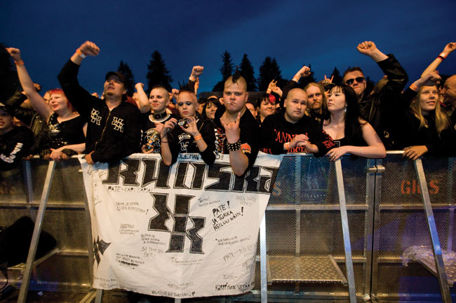 Ruoskaa näille!
Avainsanat: Koria-Roll Elimäki Kallioniemi yleisö fanit ruoska lakana kannattajat 