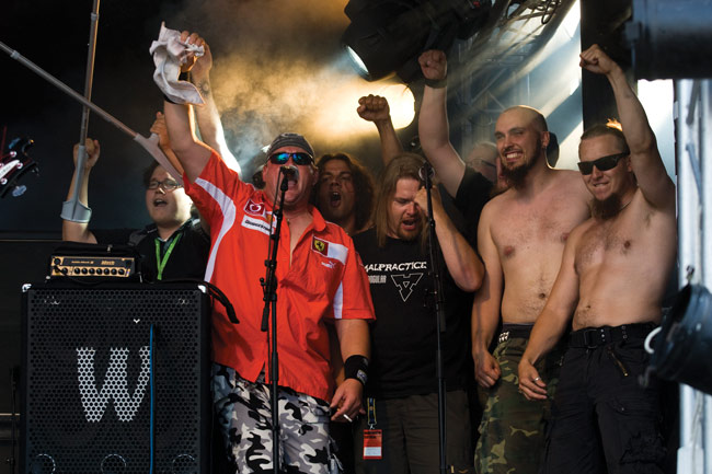 Flatus Vaginalis -kuoro
"Jynaaitid, jynaatid..."
Avainsanat: Kreyskull Dark River festival Kotka Honkala kuoro Flatus Vaginalis -kuoro
"Jynaaitid, jynaatid..."
Avainsanat: Kreyskull Dark River festival Kotka Honkala kuoro