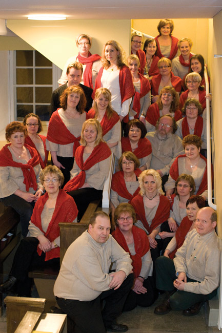 Porrasposeeraus
Levynkansisession kuvauksia, Kymin kirkko, Kotka 2008.
Avainsanat: Kymi Contento gospelkuoro Kotka huivi Pidä kädestä kiinni kymin kirkko portaat porrasposeeraus 