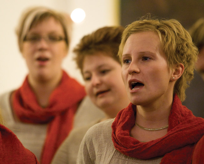 Pidä kädestä kiinni
Avainsanat: Kymi Contento gospelkuoro Kotka huivi kaunis nainen Pamela Halminen Pidä kädestä kiinni