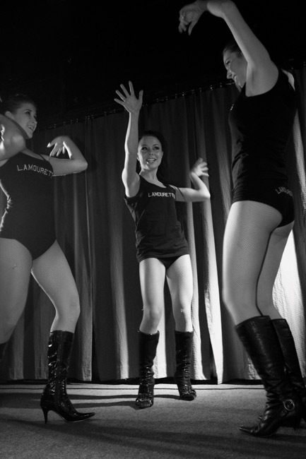 Kädet ylhäällä
Lamourettes, Bar Tompuri, hamina 2010.
Avainsanat: Lamourettes Bar Tompuri Hamina tanssijatar seksikäs kaunis saappaat Kädet ylhäällä
Lamourettes, Bar Tompuri, hamina 2010.
Avainsanat: Lamourettes Bar Tompuri Hamina tanssijatar seksikäs kaunis saappaat