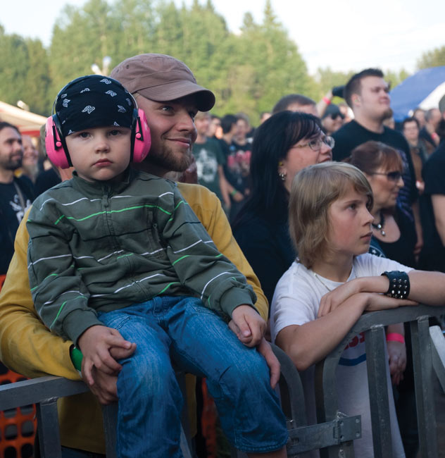 Oikealla asenteella
Dark River 09
Avainsanat: Dark River festival Kotka Kymi Honkala lapsi kuulosuojaimet