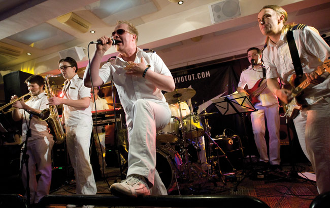 Lauantain toivotut
Banketti, Kotka 2010.
Avainsanat: Lauantain toivotut cover Banketti Kotka Sokos Sami Lassila univormu