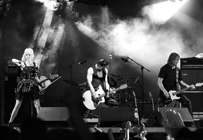 Lauri Tähkä & Elonkerjuu
Meripäivät, Kotka 2008.
Avainsanat: Lauri Tähkä & Elonkerjuu Koria-Roll Folkrock Kotkan Meripäivät Johanna Koivu kaunis seksikäs Simo Ralli mustavalkoinen