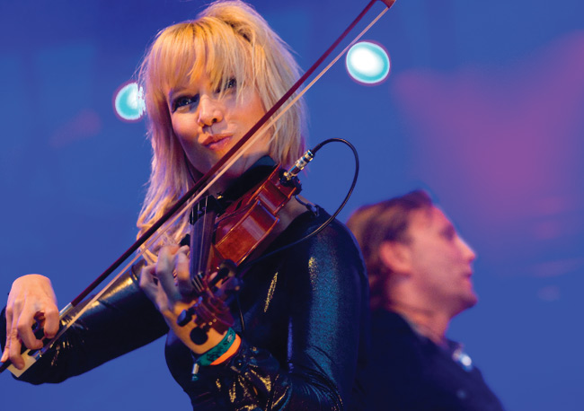 "... kiehnas ja kiehnas"
Avainsanat: Lauri Tähkä & Elonkerjuu Koria-Roll Folkrock Elimäki Johanna Koivu kaunis seksikäs