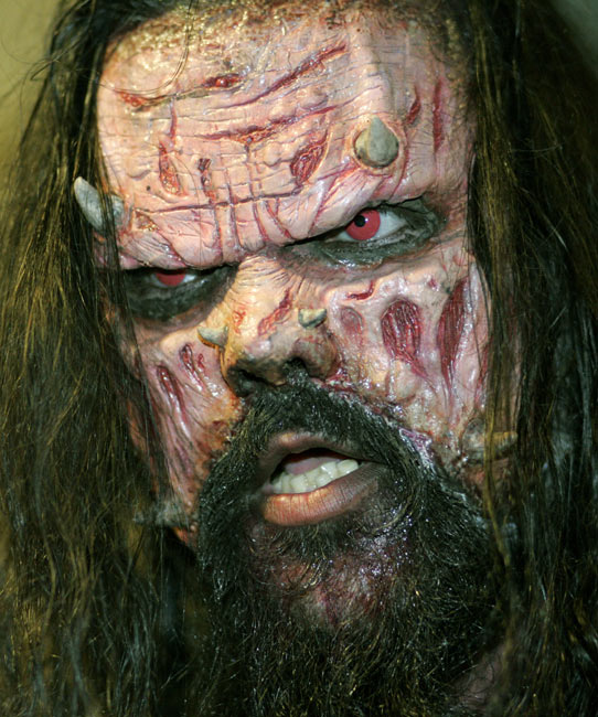 Mr Lordi
Hirviö itse
Avainsanat: Lordi mr hirviö sarvet arvet kuiva iho haavat viikset parta punaiset silmät kasvot pelottava kauhu Tomi Putaansuu Mr Lordi
Hirviö itse
Avainsanat: Lordi mr hirviö sarvet arvet kuiva iho haavat viikset parta punaiset silmät kasvot pelottava kauhu Tomi Putaansuu
