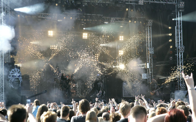 Tulitusta
Avainsanat: Lordi sauna open air Tampere Ox Awa Amen Kita ilotulitus räiskyä pyöriä kipinöidä yleisö show