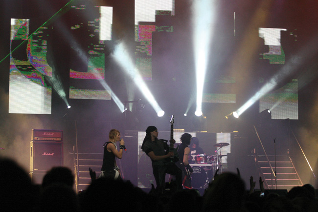Lavalla
Lovex, Hartwall Areena, Helsinki 2007.
Avainsanat: Lovex Theon Sammy valot valokiilat hartwall Areena Helsinki