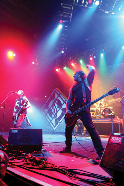 On stage
Black Crusade, Helsinki, Finland 2007.
Avainsanat: Machine Head Black Crusade Jäähalli Helsinki 2007 American heavy metal logo Adam Duce Robb Flynn Dave McClain 
