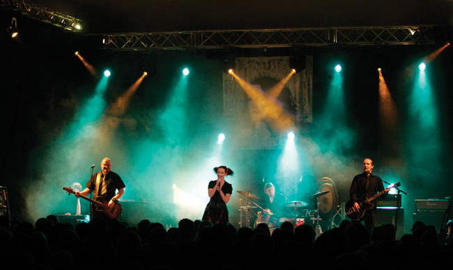 Totutta ja tehtävää
Maija Vilkkumaan konserttikiertua, Kotkan konserttitalo 2007.
Avainsanat: Maija Vilkkumaa konserttikiertue totuutta ja tehtävää konserttitalo Niko Kokko Jan Pethman Tero Pennanen Mikko Kosonen