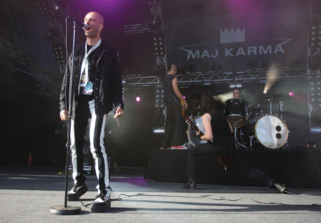 Sarvia ja hampaita
Avainsanat: Maj Karma Herra Ylppö Häiriö Piirinen K. Kurittu J. Savolainen Himosfest