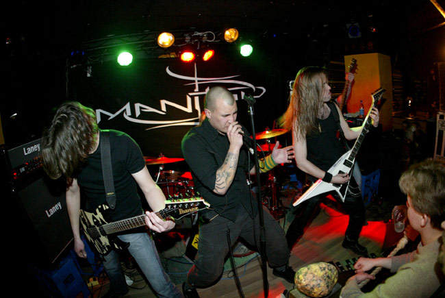 Manitou
Manitou "Jellarissa"
Avainsanat: Manitou Antti LaurÃ©n Markku Pihlaja Markus Vanhala hevi