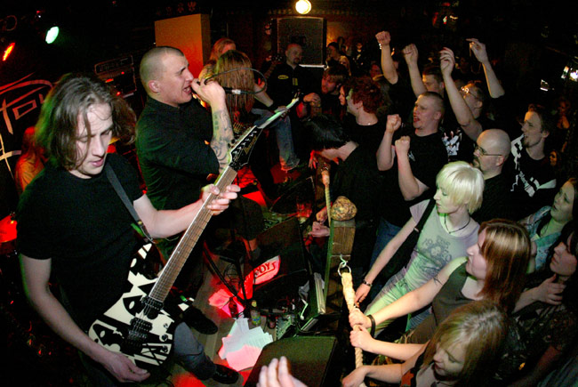 Manitou villitsee
Manitou, Yellowstone, Kotka 2005.
Avainsanat: Manitou yleisö kädet