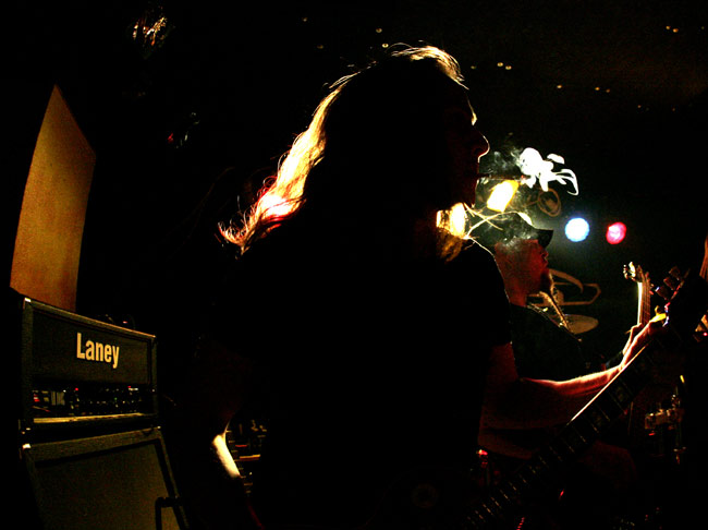 Antti tupakoi
Avainsanat: Manitou Antti Lauren tupakoida savuke savu silhuetti Laney