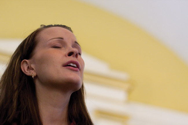 Harjoitukset kirkossa
Avainsanat: Maria Sutinen solisti Toivon ja lohdun konsertti