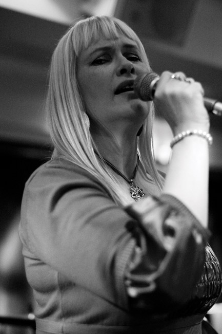 Marjorina mustavalkoisena
Banketti, Kotka 2009.
Avainsanat: Marjorina Marjo Raatikainen tanssimusiikki Banketti Seurahuone Kotka