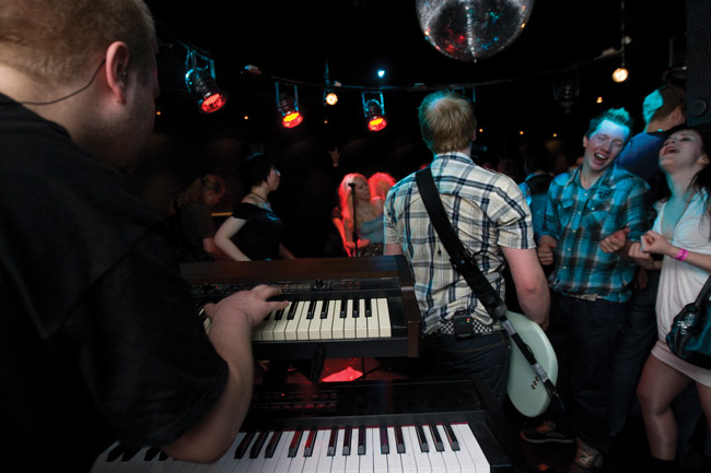 Biletunnelmaa koskettimien takaa
Mätt, Armas, Kotka 2010.
Avainsanat: Mätt Armas Onnela Kotka koskettimet yleisö