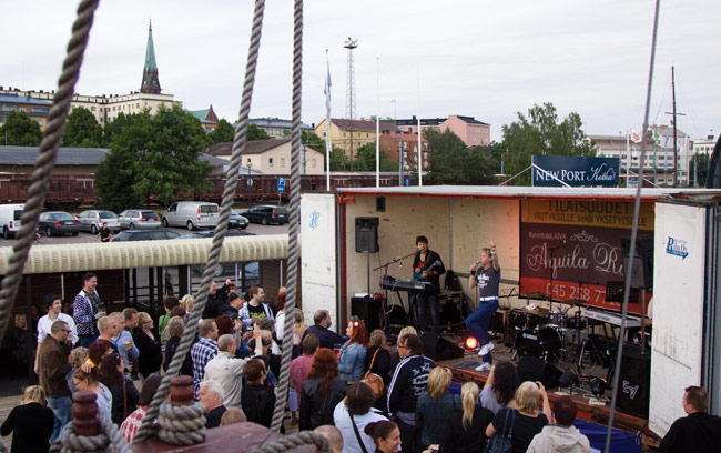 Aguila Rosan lavalla
Matti Nykänen, Kotka 2012
Avainsanat: Matti Nykänen Aguila Rosa Kotka