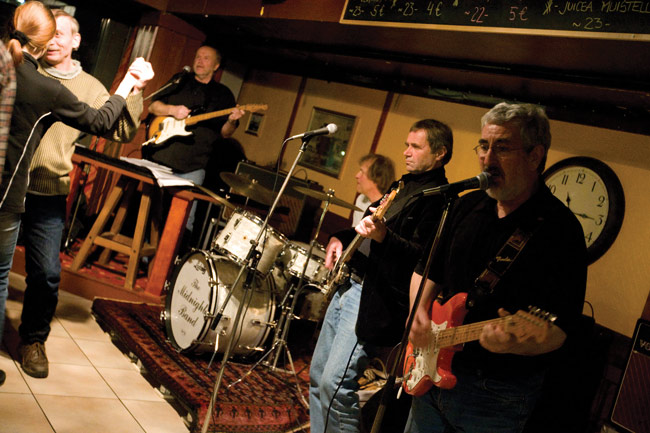 Midnight band
Mesikämmen, Kotka 2009.
Avainsanat: Mignight band cover rautalanka Mesikämmen Kotka Karhula