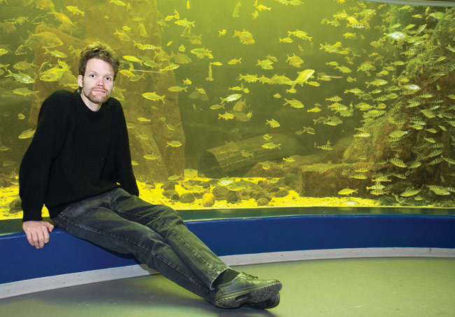 Tutkija ottaa rennosti
Tutkimus on tehty ja tulokset julkistettu, Maretarium, Kotka 2007.
Avainsanat: Maretarium tutkimus rock-musiikin vaikutuksesta vaikutuksista kaloihin Mikko Erkinaro tutkija tiedemies akvaario kalat ahven lahna vene istua Kotka Tutkija ottaa rennosti
Tutkimus on tehty ja tulokset julkistettu, Maretarium, Kotka 2007.
Avainsanat: Maretarium tutkimus rock-musiikin vaikutuksesta vaikutuksista kaloihin Mikko Erkinaro tutkija tiedemies akvaario kalat ahven lahna vene istua Kotka