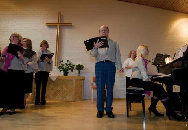 "Minä kiitän sinua suuri Jumala..."
Kymi Contento, Pyhtää 2008.
Avainsanat: Kymi Contento kuoro Pyhtää hengellinen gospel risti "Minä kiitän sinua suuri Jumala..."
Kymi Contento, Pyhtää 2008.
Avainsanat: Kymi Contento kuoro Pyhtää hengellinen gospel risti