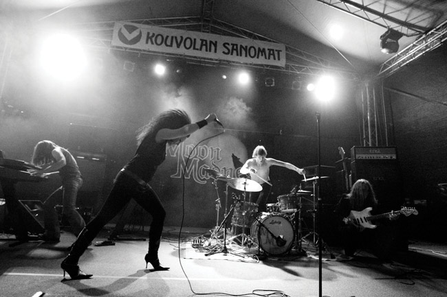 Black & white madness
MoonMadness, Taiteiden yö, Kouvola 2008.
Avainsanat: MoonMadness Kouvola Taiteiden yö Manski Heidi Bergbacka kaunis seksikäs Antto Nikolai Otto Hallamaa Turkka Vuorinen Kouvolan Sanomat hulluus Black & white madness
MoonMadness, Taiteiden yö, Kouvola 2008.
Avainsanat: MoonMadness Kouvola Taiteiden yö Manski Heidi Bergbacka kaunis seksikäs Antto Nikolai Otto Hallamaa Turkka Vuorinen Kouvolan Sanomat hulluus