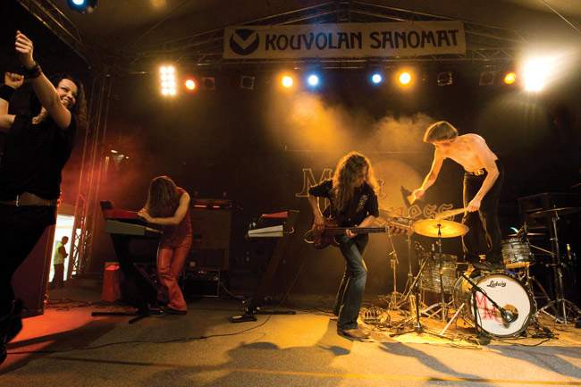 Keikka alkaa olla lopuillaan
Hulluus taitaa yltyä...
Avainsanat: MoonMadness Kouvola Taiteiden yö Manski Heidi Bergbacka kaunis seksikäs Antto Nikolai Juha Leppäharju Turkka Vuorinen Kouvolan Sanomat hulluus Keikka alkaa olla lopuillaan
Hulluus taitaa yltyä...
Avainsanat: MoonMadness Kouvola Taiteiden yö Manski Heidi Bergbacka kaunis seksikäs Antto Nikolai Juha Leppäharju Turkka Vuorinen Kouvolan Sanomat hulluus